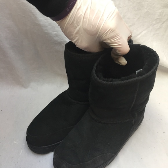 Mini UGG Black Boots Size: 5 - Picture 4 of 8